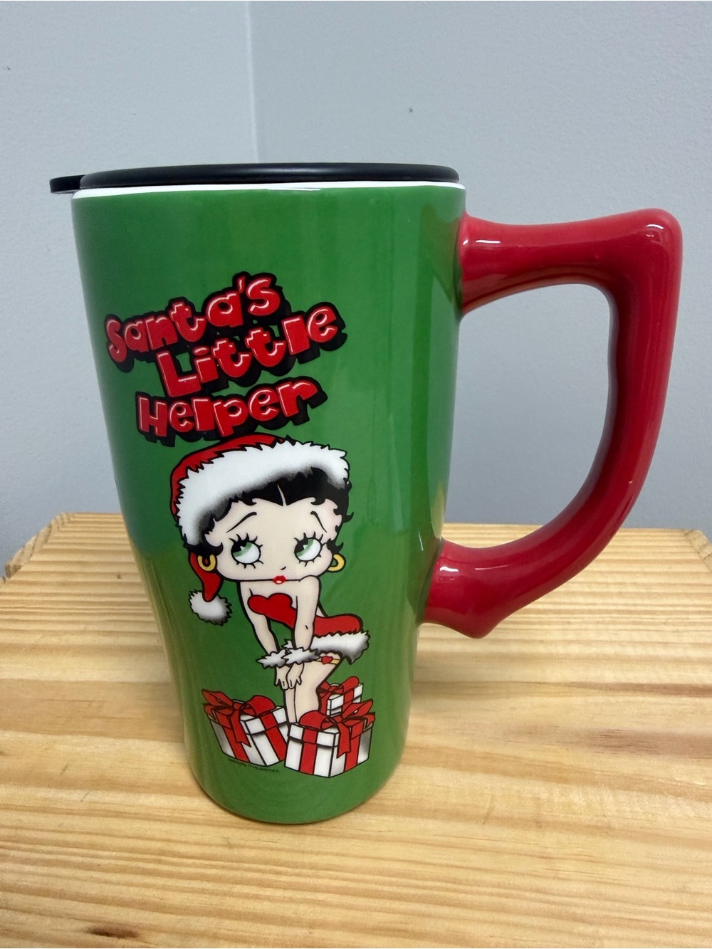 Santa's Little Helper-Betty Boop
Travel Mug with cover